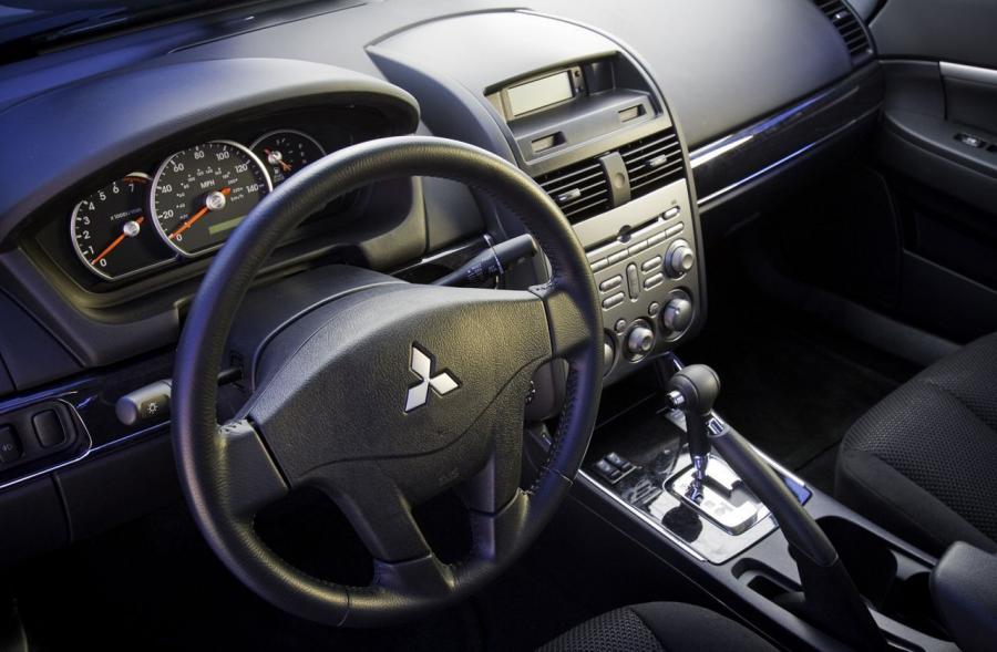  Mitsubishi Galant 2009 года  (фото 30 из 98)